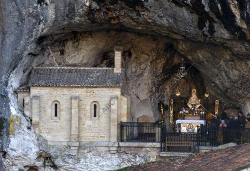 La Santa Cueva de Covadonga
