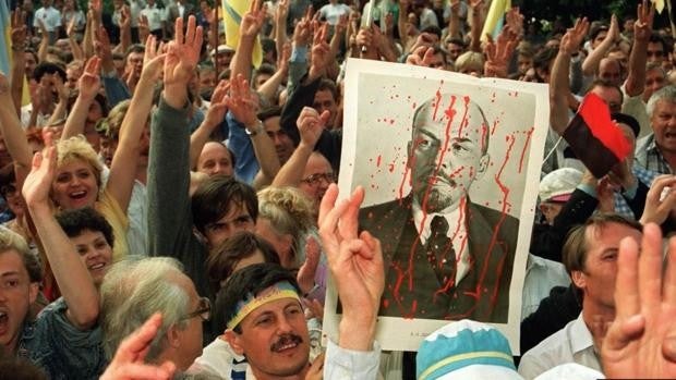 Manifestación en Kiev, el día que se proclamó la independencia de la URSS, en 1991