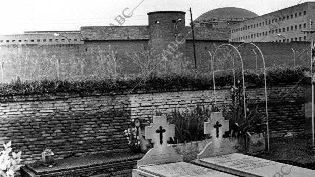 Túnel a un cementerio, tortura a los soplones y motines: los horrores de la cárcel de Carabanchel