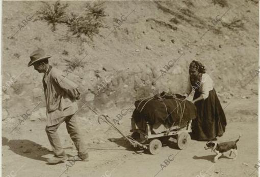 Últimos días antes de que el barrio de las Injurias sea derribado, en 1906