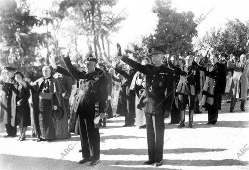 Serrano Suñer con Franco, durante la inauguración de un hogar para niñas