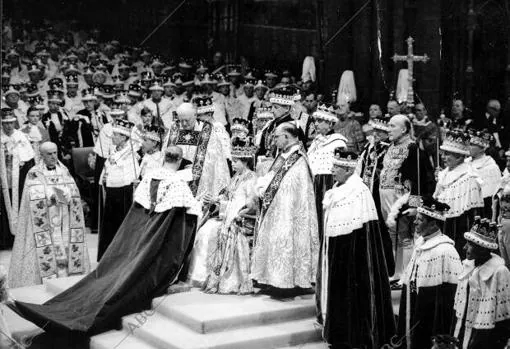 Coronación de la Reina Isabel II de Inglaterra, celebrada tras la muerte de Jorge VI.
