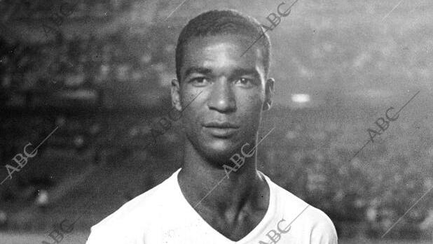 La historia del primer jugador negro del Real Madrid: el inventor de la folha seca que no se adaptó a España