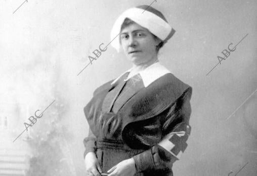 Sofía Casanova, vestida con el uniforme de la Cruz Roja, durante la Primera Guerra Mundia