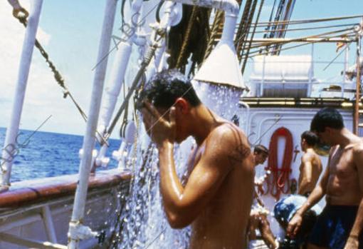 El entonces Príncipe Felipe de Borbón en su instrucción en el Juan Sebastián Elcano.