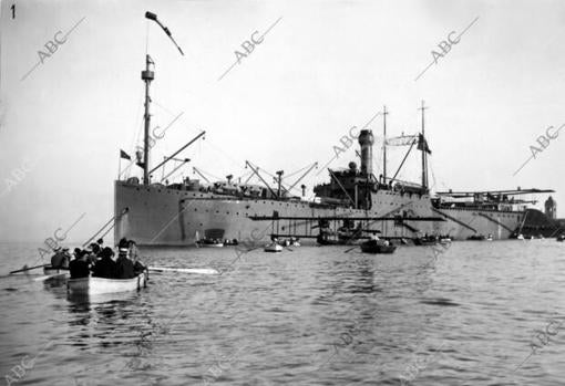 El Buque &#039;Dédalo&#039;, de escuela de aviación y Portahidroplanos