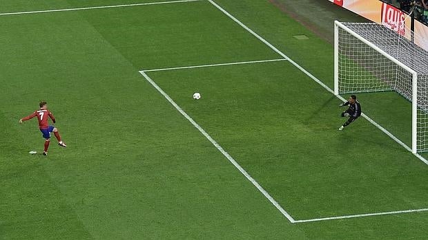 Griezmann falla su segundo penalti esta temporada contra el Real Madrid