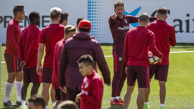 Gabi y Gameiro vuelven ante el Sevilla