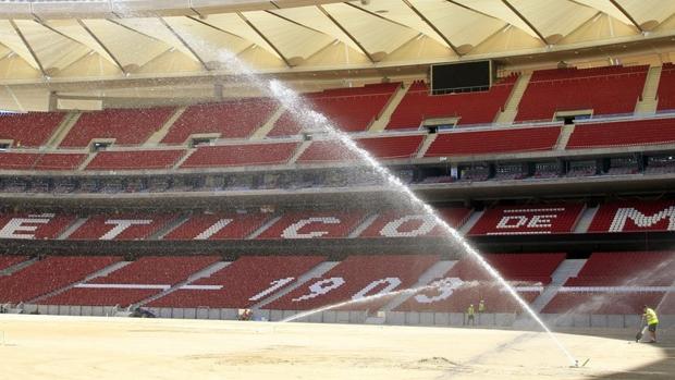 Comienza la instalación de césped en el Wanda Metropolitano