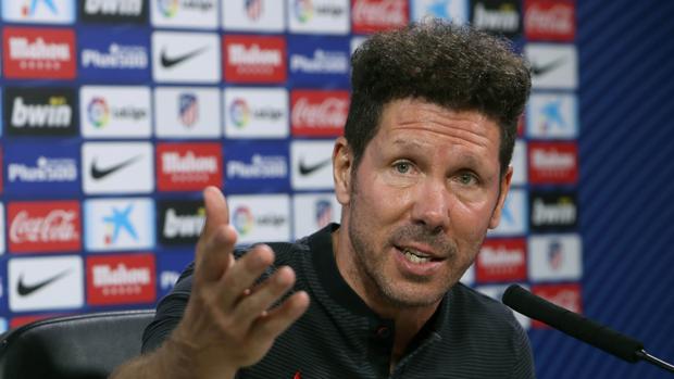 Simeone: «¿El césped? Si te invito a mi casa yo pongo mis platos, mis manteles y mis vasos»