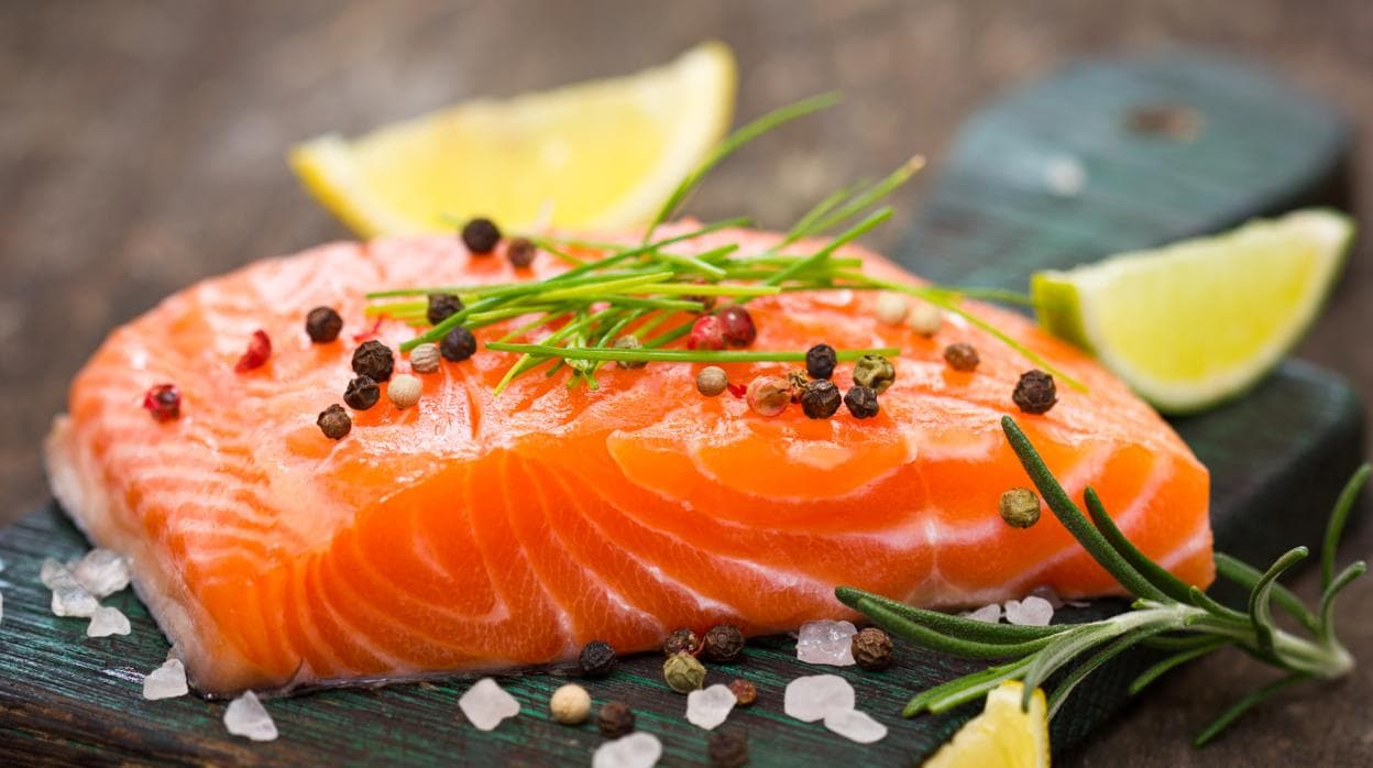 El salmón ap orta grasas saludables