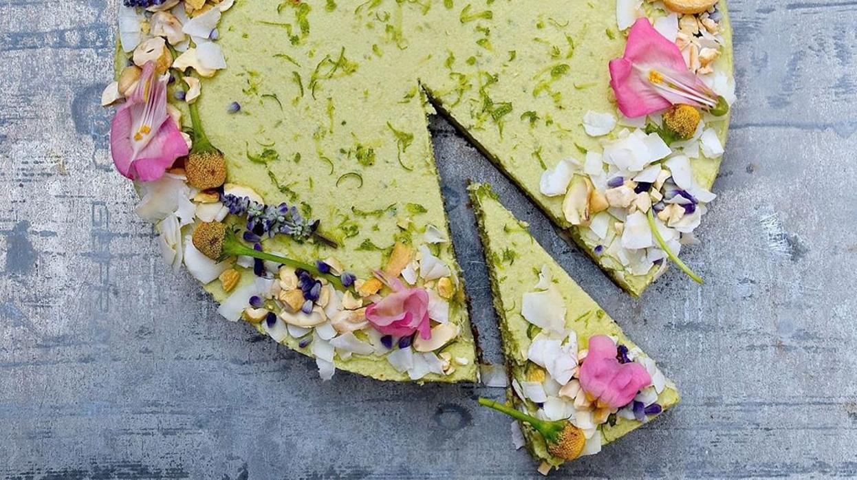 Tarta de aguacate y galletas