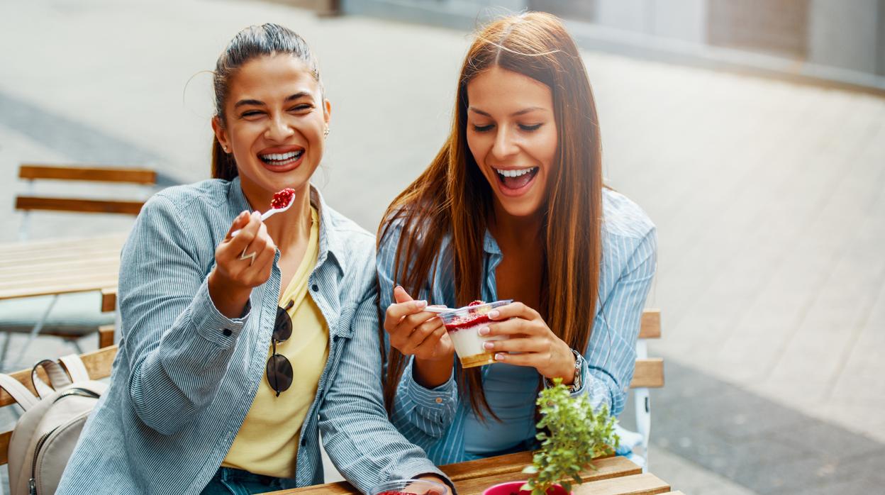 La alimentación, junto a otros factores, influyen en la felicidad de uno mismo