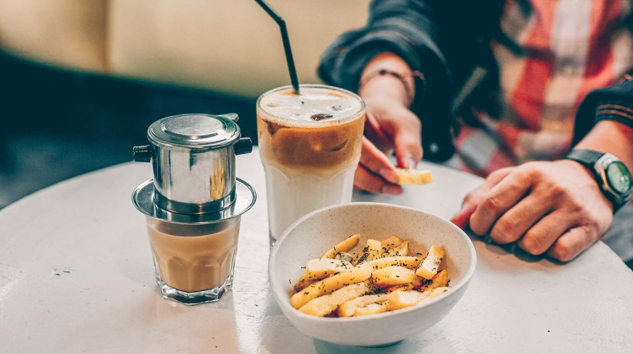 Las patatas fritas, las bebidas azucaradas y los dulces son los alimentos que más nos cuesta eliminar de nuestra dieta