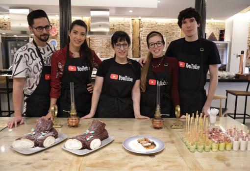 De izquierda a derecha los «youtubers» Fer, Pam, Anna, Mery y Juanma.