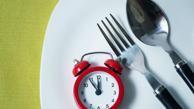 Por qué debes comer a la una en vez de a las tres de la tarde