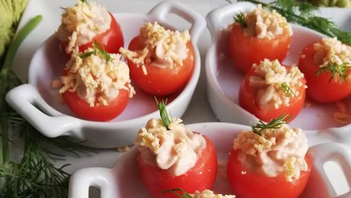 Tomates cherry rellenos de atún y anchoa