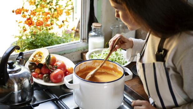 El libro de recetas del siglo XIX que buscarás para aprender a preparar salsas