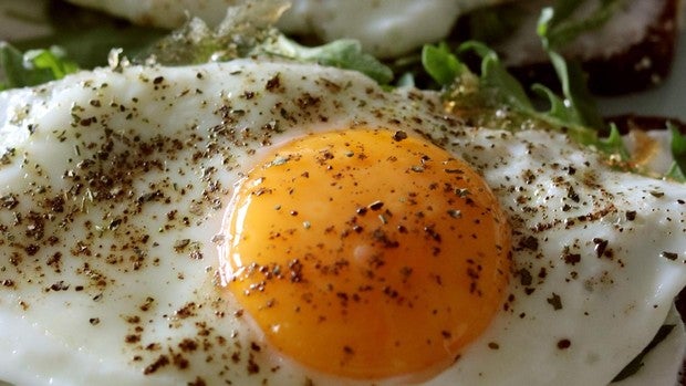 Cuántos huevos puedo comer a la semana y cómo puedo saber si son frescos
