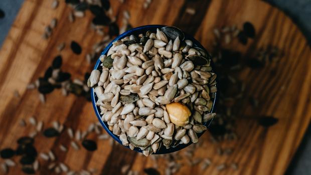 La forma de comer pipas que beneficia tu cuerpo