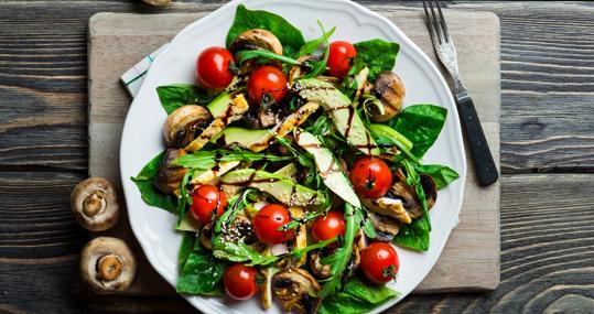 Así se hace la ensalada perfecta.