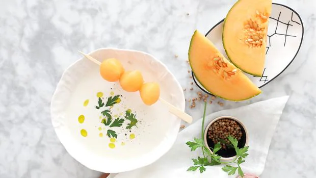 Ajoblanco con melón, la sopa fría perfecta para tus menús de verano