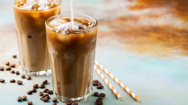 Cómo preparar los cafés más refrescantes: frapé, dalgona o mocca