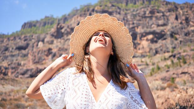 Cómo evitar las manchas en la cara: protección, hidratación y alimentación