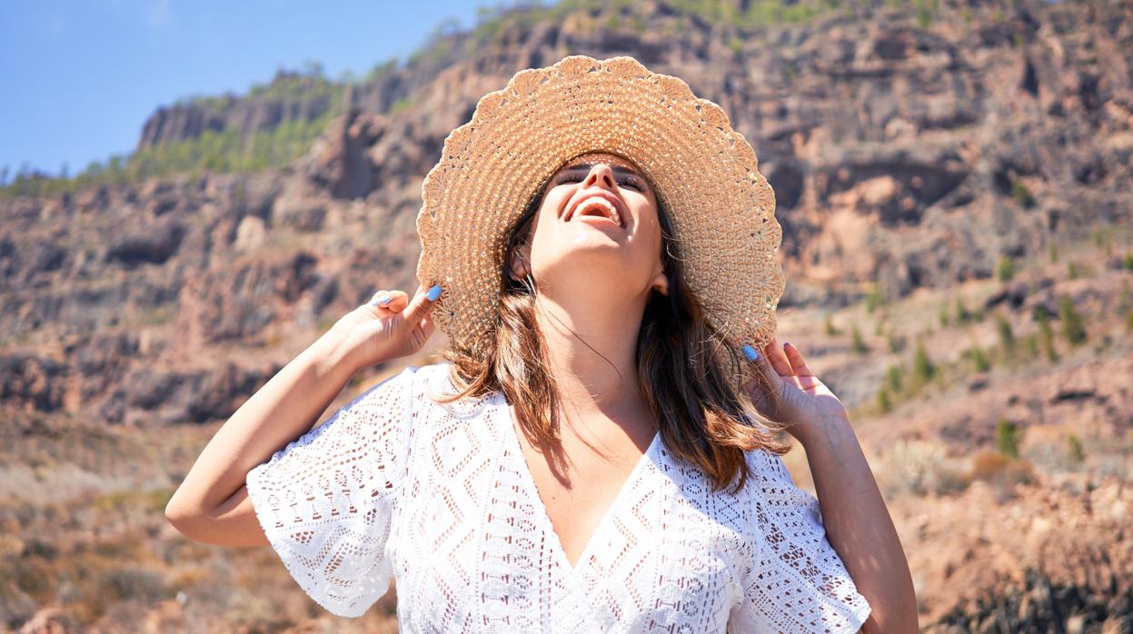 Cómo evitar las manchas en la cara: protección, hidratación y alimentación