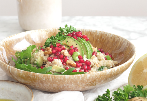 Ensalada de aguacate y granada.