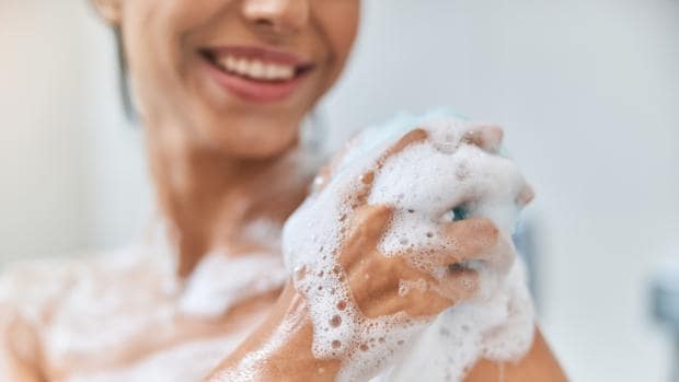 Es bueno para nuestra piel utilizar esponja en la ducha?