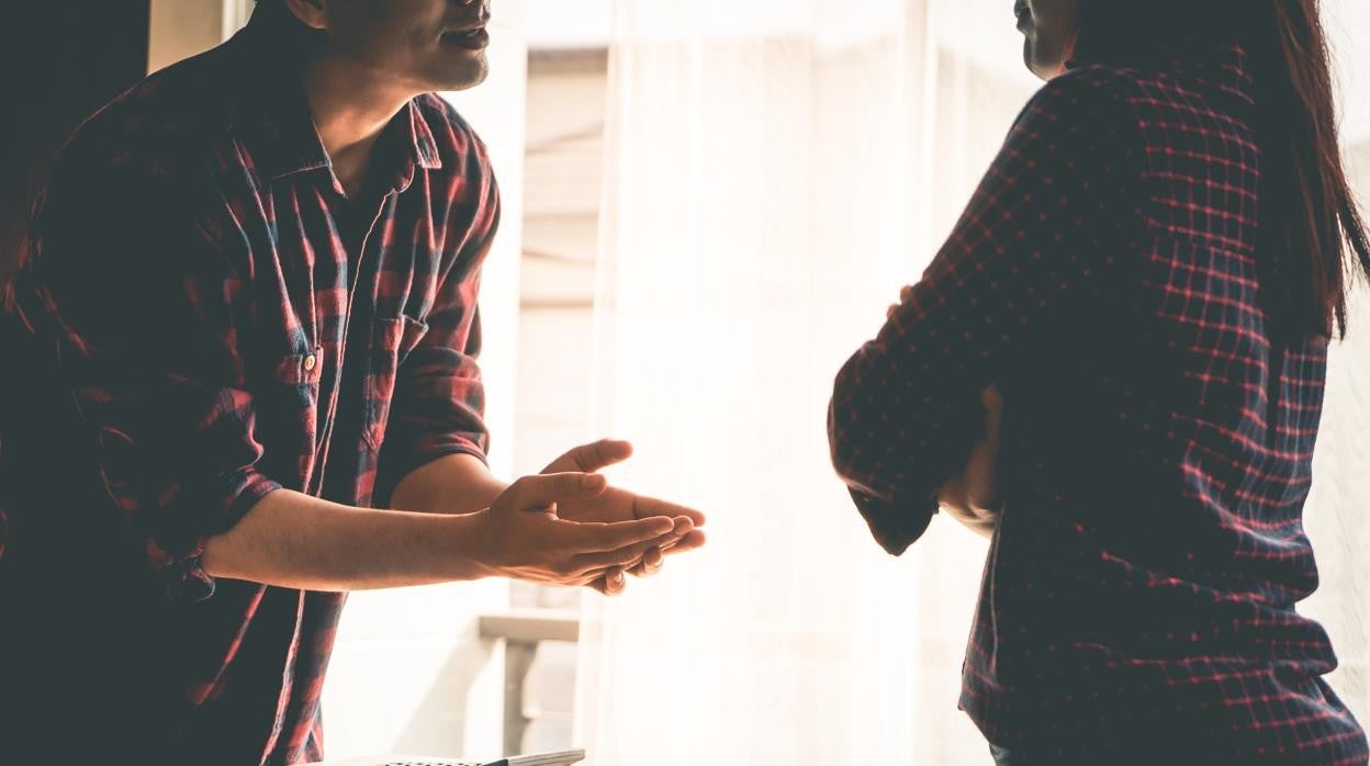 Hacer luz de gas es una forma de abuso emocional en la que se intenta manipular la percepción de la realidad de la víctima