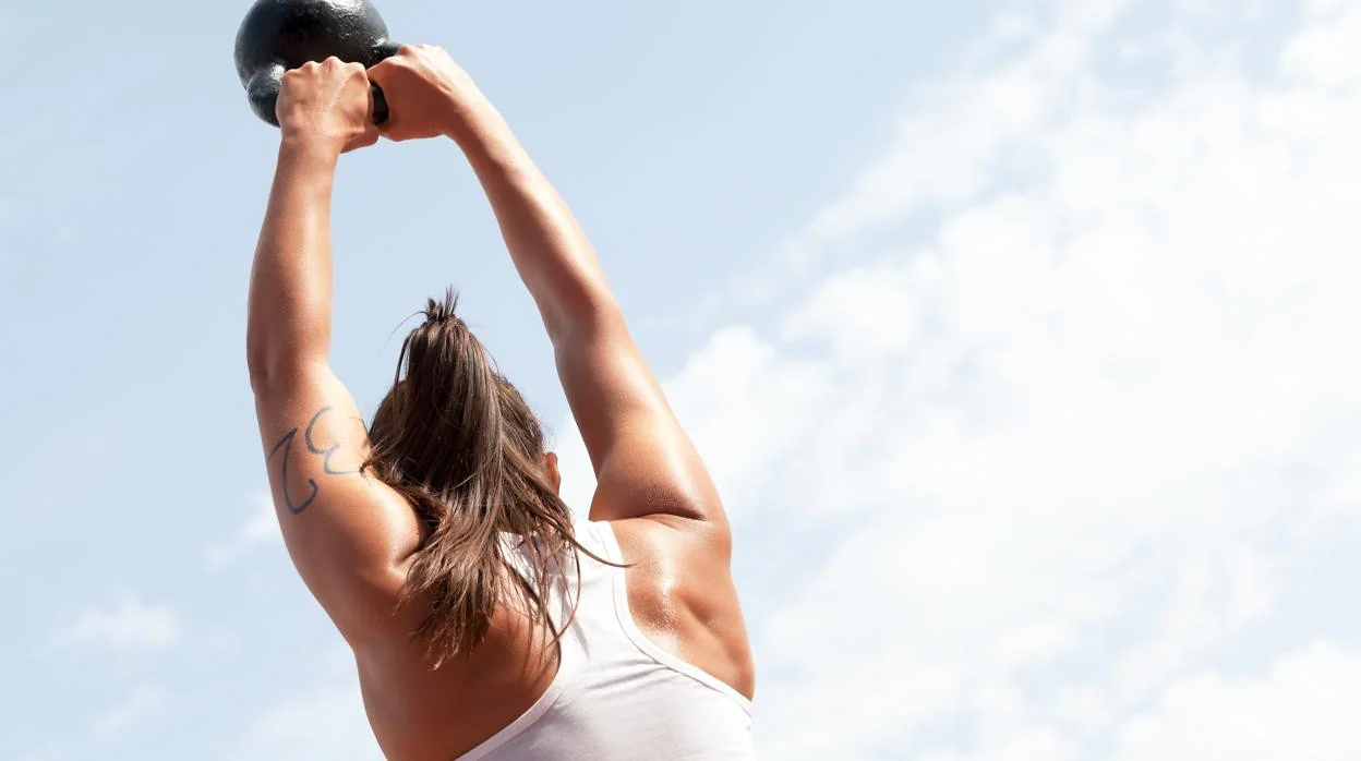 El entrenamiento de fuerza es fundamental para aumentar la masa muscular.
