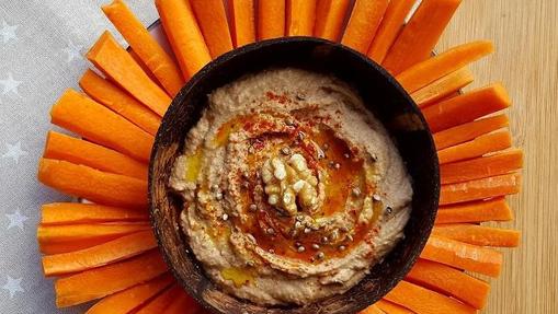 Hummus de lentejas con nueces.