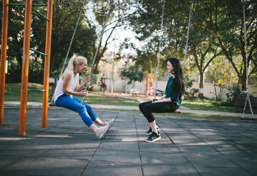 El beneficio del reencuentro: tu cerebro sabe que el contacto social aporta felicidad