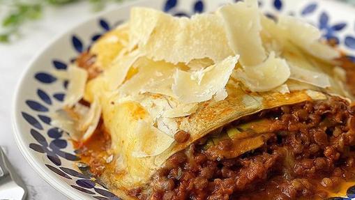 Lasaña de calabacín con boloñesa de lentejas