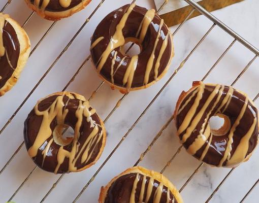 Donetes de chocolate y cacahuetes