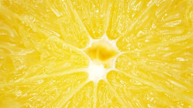 Verdades y mentiras sobre el limón: ¿sirve realmente para adelgazar?