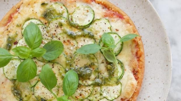 Cómo preparar una pizza saludable: la base lleva un ingrediente que no imaginas