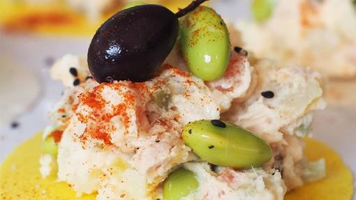 Ensaladilla de atún y edamame.