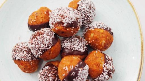 Bolitas de papaya y cacao.