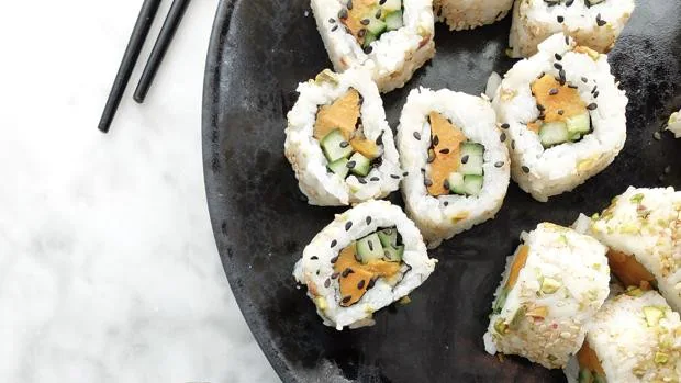 Cómo preparar sushi casero: maki sushi vegano y california roll