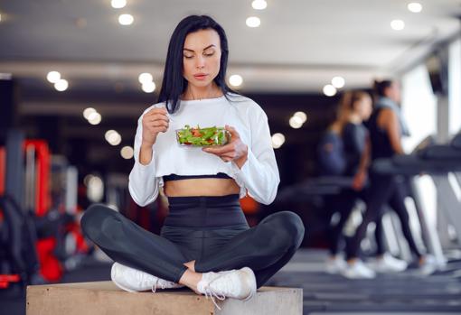 Nutrición deportiva: ¿Comes para entrenar o para no engordar?