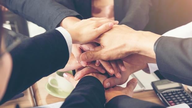 Por qué los directivos de empresas deben pensar más en servir que en ser servidos