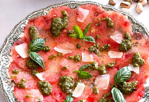 Carpaccio de sandía con pesto de pistachos