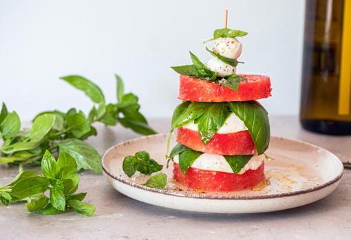 Ensalada caprese de sandía