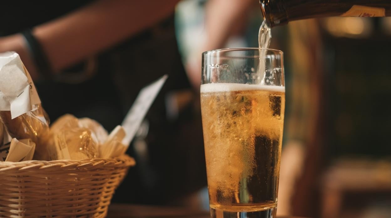 Hay que recordar que los refrescos y las bebidas alcohólicas aportan muchas calorías.