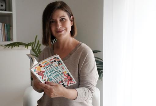 Eva Ruiz, autora de 'Lo que se ensucia se limpia'.