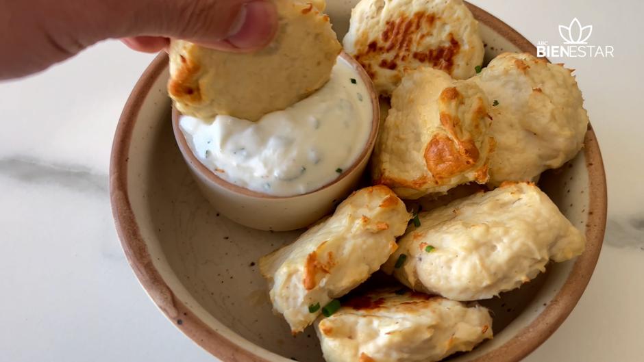 Bocaditos de pollo con salsa de yogur: la receta saludable perfecta para la cena