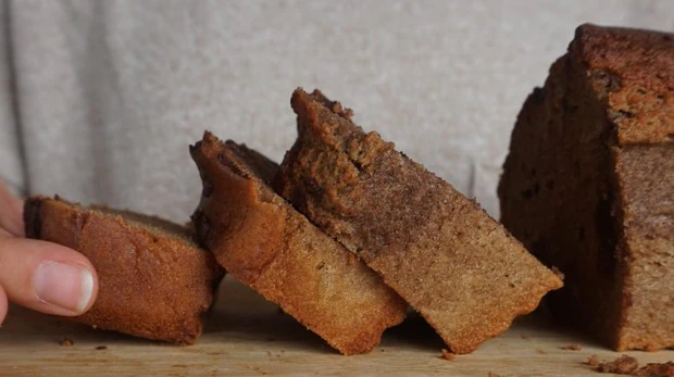 Cómo preparar un bizcocho con crema de cacahuete: receta fácil y saludable